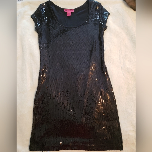 Black Sequin Demanding dressSize M - Picture 1 of 3